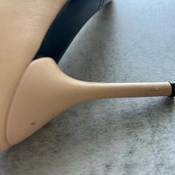 119. Nude Gucci Heels - Picture 9 of 12